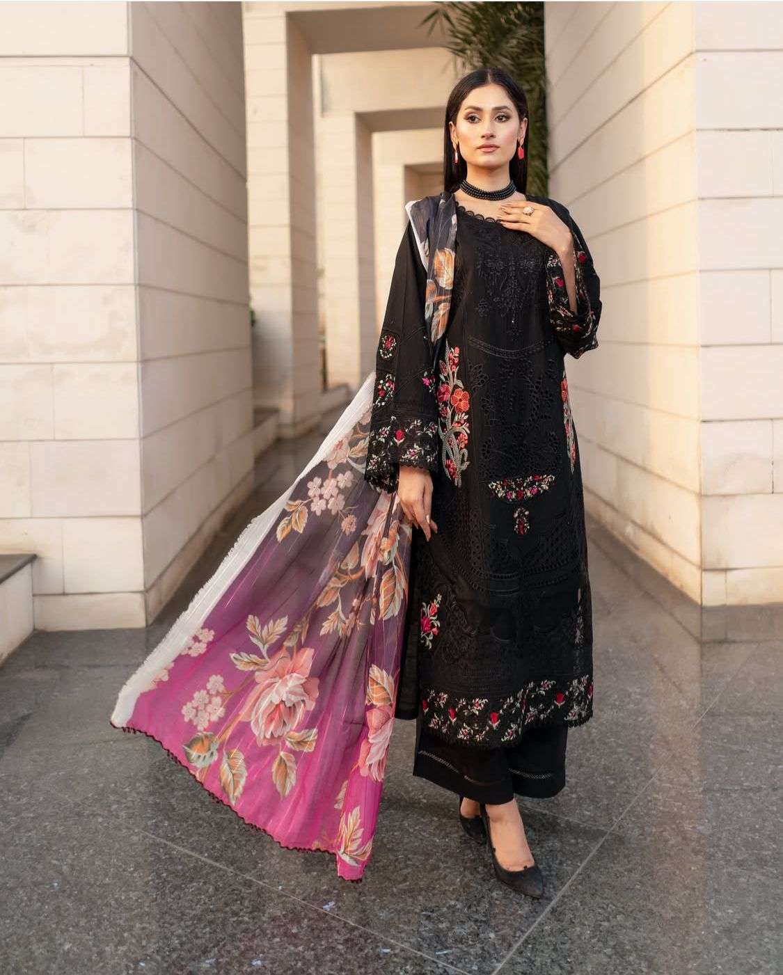 RTW LUXURY LAWN 25 by MUNIRA DESIGNERS